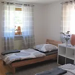 #7 Komfortables Gaestehaus Schlossblick Trunkelsberg ,Vollstaendig Ausgestattet, 2 Baeder, 3 Schlafzimmer, Top-Ausstattung Casa de Férias Trunkelsberg