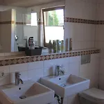 #7 Komfortables Gaestehaus Schlossblick Trunkelsberg ,Vollstaendig Ausgestattet, 2 Baeder, 3 Schlafzimmer, Top-Ausstattung Casa de Férias Trunkelsberg