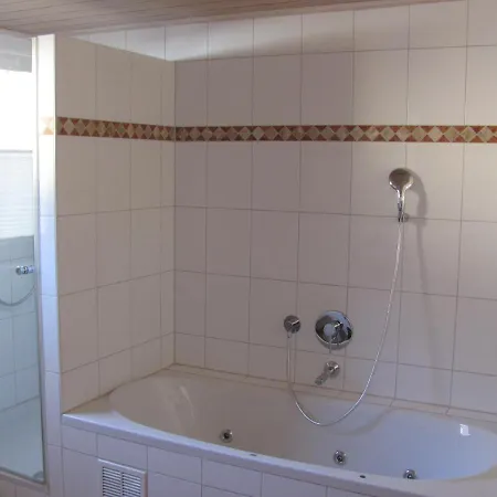 Schlossblick Ferienhaus: Cozy 6-person Retreat With Castle Views Holiday home Trunkelsberg