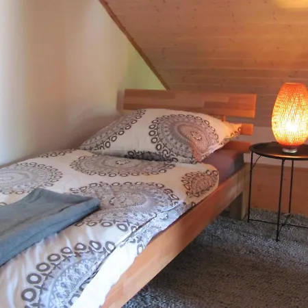Schlossblick Ferienhaus: Cozy 6-person Retreat With Castle Views Trunkelsberg