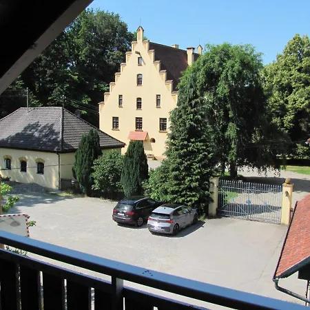 #7 Komfortables Gaestehaus Schlossblick Trunkelsberg ,Vollstaendig Ausgestattet, 2 Baeder, 3 Schlafzimmer, Top-Ausstattung Casa de Férias Trunkelsberg