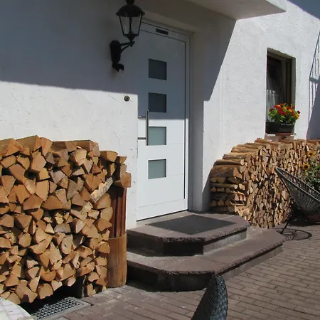 #7 Komfortables Gaestehaus Schlossblick Trunkelsberg ,Vollstaendig Ausgestattet, 2 Baeder, 3 Schlafzimmer, Top-Ausstattung Casa de Férias Trunkelsberg