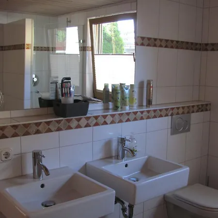 #7 Komfortables Gaestehaus Schlossblick ,vollstaendig Ausgestattet, 2 Baeder, 3 Schlafzimmer, Top-ausstattung Vakantiehuis Trunkelsberg